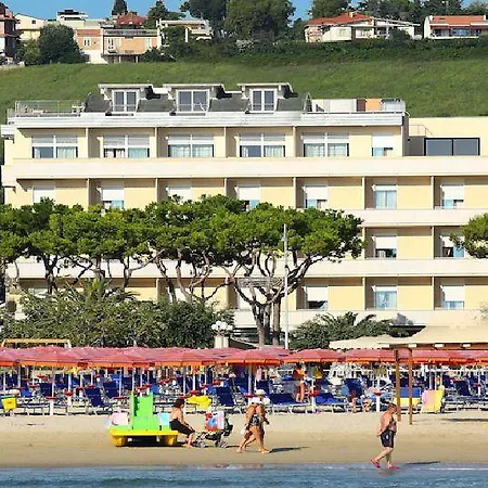 克里斯塔罗酒店 4*