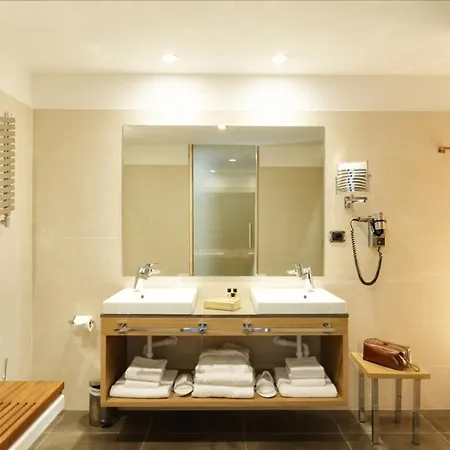 克里斯塔罗酒店 4* 朱利亚诺瓦